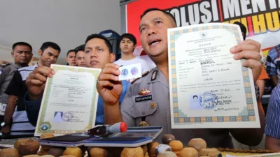 resiko ijazah palsu